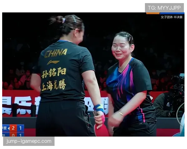 何卓佳训练完啃鸡腿那一下，真把“自律”俩字吃明白了