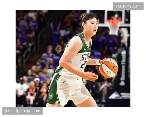 李月汝拎着名牌包去楼下买方便面，我还在算月底水电费